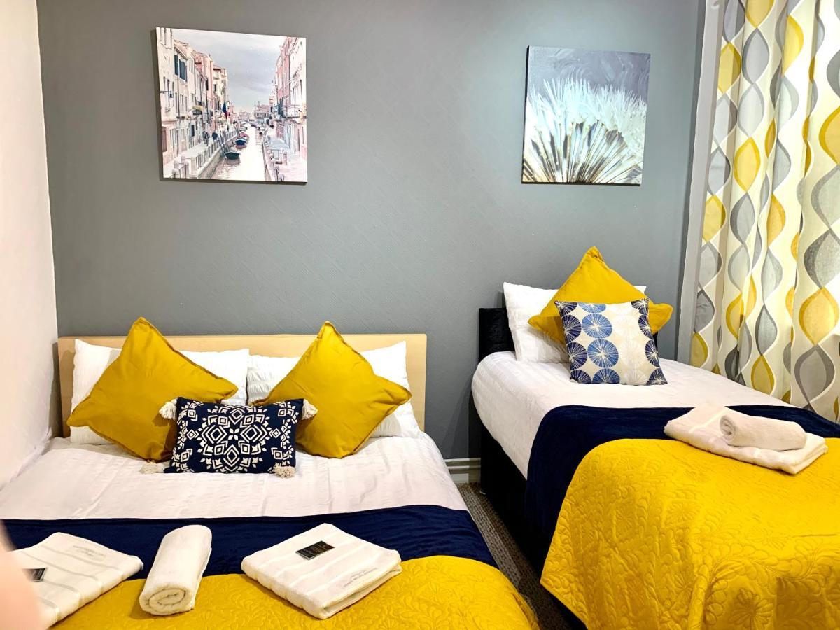 Spacious Excel 2 Bedrooms, Separate Reception, Kitchen, Full Apartment *